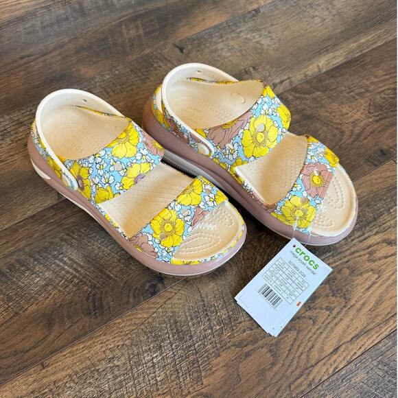 Like New CROCS Mega Crush Platform Sandal in Retro Floral (M4/W6) - Picture 8 of 8